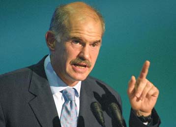 «Όχι» στη διαδοχολογία – «Ναι» στον Σημίτη, δήλωσε ο Γ.Παπανδρέου από το ΟΑΚΑ