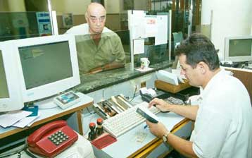 Η «αδυναμία» του ΧΑΑ πλήττει τα τραπεζικά κέρδη