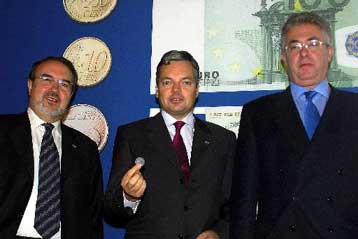 Στο τραπέζι των διαπραγματεύσεων θέτει το τραπεζικό απόρρητο η ΕΕ