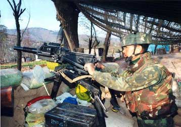 Μετακινούνται ινδικά στρατεύματα, σε επιφυλακή οι πακιστανικές δυνάμεις