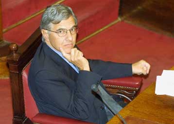 Ψηφίστηκε η τροπολογία για τα επιδόματα των δημοσίων υπαλλήλων