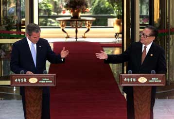 Τη στήριξη της Κίνας στον αγώνα κατά της τρομοκρατίας εξασφάλισε ο Μπους