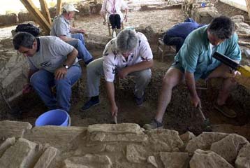 Σημαντικές βραχογραφίες αποκαλύφθηκαν στην Ανδρο