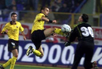 Το γόνατο του Νικολαΐδη προσθέτει προβλήματα στον Σάντος