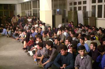 Εκατόν εξήντα τέσσερις λαθρομετανάστες εντοπίστηκαν ανοιχτά της Τήνου