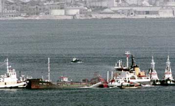 Νεκροί πέντε Έλληνες ναυτεργάτες από έκρηξη σε δεξαμενόπλοιο