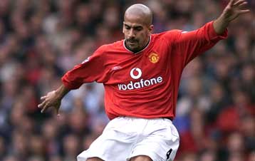 Δεύτερη συνεχόμενη ήττα για τη Μάντσεστερ 2-1 από τη Μπόλτον, ισοπαλία για την Αρσεναλ