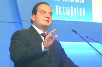 Σκληρή απάντηση Καραμανλή στις επιθέσεις Λαλιώτη κατά Μητσοτάκη