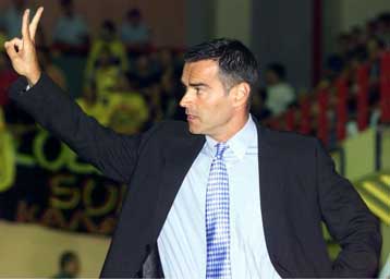 Τέλος ο Μπάουερμαν από τη Δάφνη, αναλαμβάνει ο Κουφός