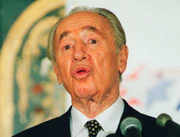 Το Ισραήλ δεν επιθυμεί την πτώση του Αραφάτ, δηλώνει ο Σιμόν Πέρες