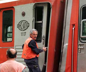 Τηλεφώνημα για βόμβα ακινητοποιεί τους συρμούς Ηλεκτρικού και μετρό