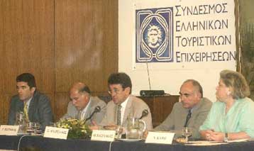 Τη δημιουργία υπουργείου Τουρισμού και την κατάργηση του «σπατόσημου» ζητά ο ΣΕΤΕ