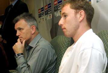 Δεν μίλησε ο Φέργκιουσον, ο βοηθός του, Ράιαν, ζήτησε μόνο νίκη επί του Ολυμπιακού