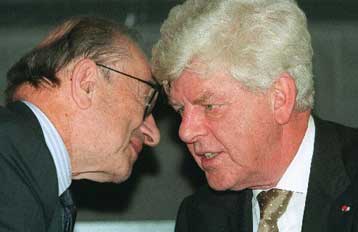 Στο χαμηλότερο επίπεδο των τελευταίων έξι εβδομάδων υποχωρεί το ευρώ