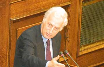 «Κόντρες» στη Βουλή για τις εισαγγελικές παρεμβάσεις