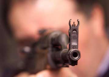 Οι πιέσεις απέδωσαν και ο IRA ξεκίνησε την Τρίτη τον αφοπλισμό του