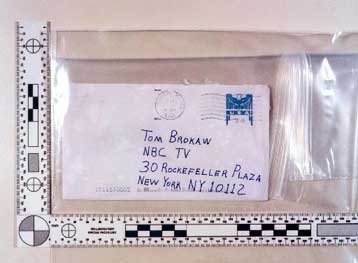 Το FBI έδωσε στη δημοσιότητα τις τρεις επιστολές που περιείχαν άνθρακα