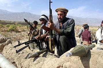 Θέσεις των Ταλιμπάν στο μέτωπο με τη Β. Συμμαχία συνεχίζουν να βομβαρδίζουν οι ΗΠΑ