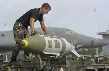 Νέες αναφορές για άμαχους νεκρούς (περισσότεροι από 20 αυτήν τη φορά) από τις βόμβες των ΗΠΑ