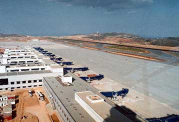 Σε μείωση των τελών προσγείωσης και στάθμευσης προχώρησε ο Διεθνής Αερολιμένας Αθηνών