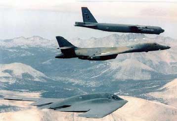 Αεροπορική υποστήριξη προσφέρουν οι ΗΠΑ στη Βόρεια Συμμαχία – Μάχες στο έδαφος