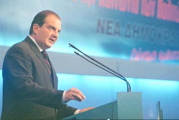 Εμπαιγμός κατά Καραμανλή η βραδύτητα της αναβάθμισης του αεροδρομίου Μακεδονία