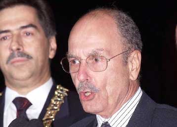 Λάβρος κατά όσων «σπέρνουν πανικό στις καρδιές των ανθρώπων» ο Κ.Στεφανόπουλος