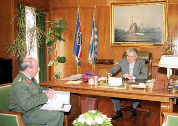 Τεχνικό πρόβλημα στο C-130 που μετέφερε τον Γ.Παπαντωνίου στη Θεσσαλονίκη