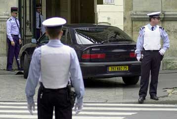 Τέσσερις νεκροί και δέκα τραυματίες από πυρά αγνώστων στην πόλη Τουρ της Γαλλίας