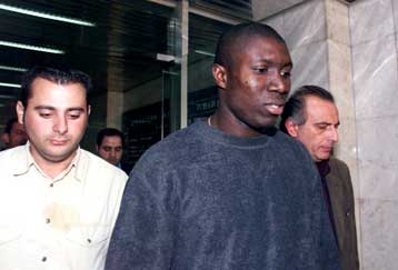 «Ο Πανιώνιος ευθύνεται» για την περιπέτεια του Ρόμπερτς, σύμφωνα με ανακοίνωση του Ολυμπιακού