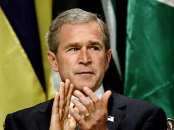 Υπομονή ζητά ο Μπους, αδιάκοπο σφυροκόπημα του Αφγανιστάν προαναγγέλλει ο Ράμσφελντ