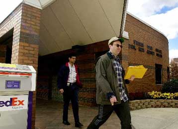 Στη δικαιοσύνη προσέφυγαν οι ταχυδρομικοί υπάλληλοι στις ΗΠΑ για να προστατευθούν