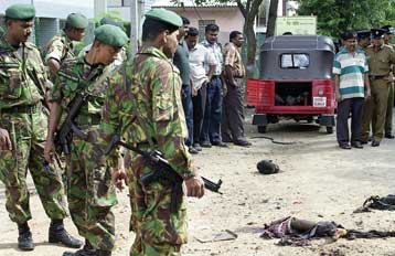 Επίθεση αυτοκτονίας των ανταρτών Ταμίλ εναντίον πετρελαιοφόρου στη Σρι Λάνκα