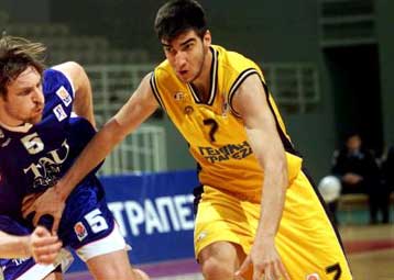 Την εκτός έδρας νίκη ψάχνει στο Πέζαρο η ΑΕΚ