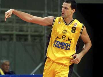 Πρώτη ήττα για Ολυμπιακό, θρίαμβος της ΑΕΚ