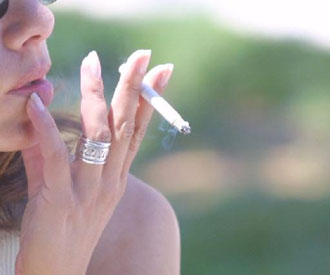 Μισό εκατομμύριο γυναίκες σκοτώνει το κάπνισμα κάθε χρόνο