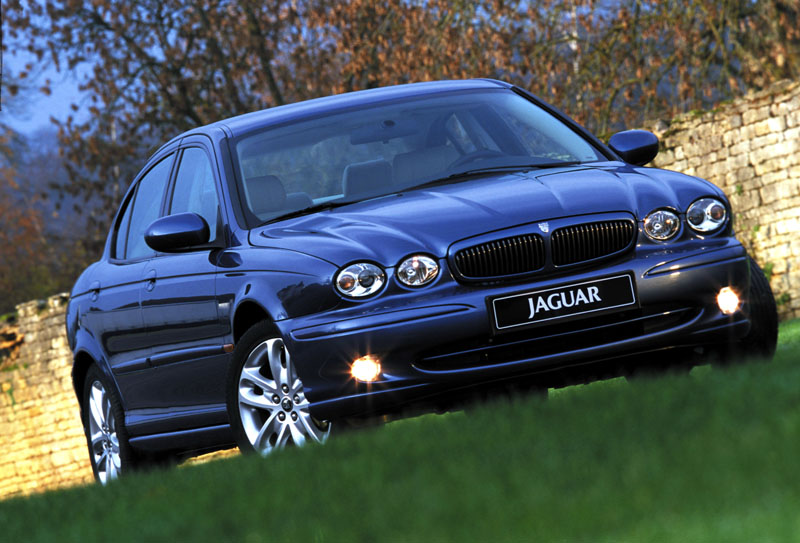 Η Jaguar μειώνει τους ρυθμούς παραγωγής της