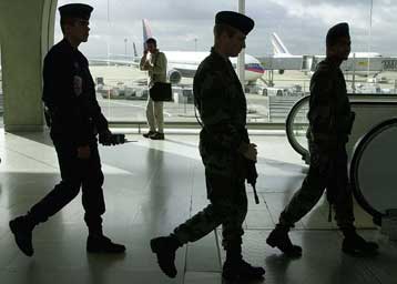 Παρά τη διαφωνία της Αριστεράς, ψηφίστηκε στη Γαλλία ο νέος αντιτρομοκρατικός νόμος