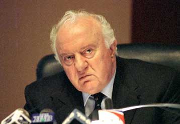 Ολόκληρη την κυβέρνηση της Γεωργίας «απέλυσε» ο Σεβαρτνάτζε!