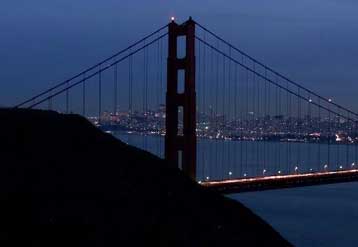 Ο κυβερνήτης της Καλιφόρνια προειδοποιεί ότι απειλούνται οι κρεμαστές γέφυρες