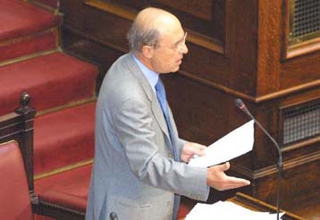 Σκληρή αντιπαράθεση πρωθυπουργού και ΝΔ στη Βουλή για τις παράκτιες εταιρείες