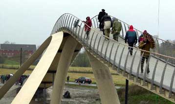 Σχέδια του Ντα Βίντσι από το 1502 δημιουργούν γέφυρα το 2001