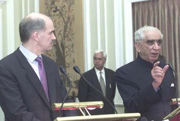 Με τον Ινδό ομόλογό του συναντήθηκε ο Γ.Παπανδρέου