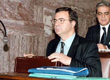 Στο 4% και 3,8% η ανάπτυξη το 2001 και το 2002, εκτιμά τώρα το υπ. Οικονομικών