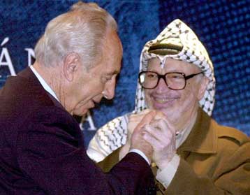 Συνάντηση – έκπληξη Πέρες και Αραφάτ απόψε στις Βρυξέλλες – Διαψεύδει το Ισραήλ