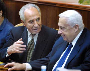 Πέρες και Σαρόν επεξεργάζονται ειρηνευτικό σχέδιο, ενώ συνεχίζονται οι συγκρούσεις…