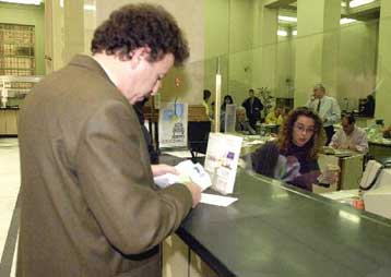 Στα έξι τρισ. δραχμές τα στεγαστικά και καταναλωτικά δάνεια τον Αύγουστο