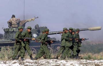 Σε απόσταση βολής από τη Μαζάρ-ι-Σαρίφ υποστηρίζει ότι έχει προελάσει η Β. Συμμαχία