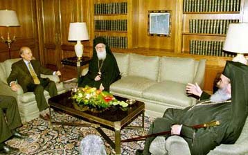 Με τον Αρχιεπίσκοπο Αλβανίας συναντήθηκε ο Σημίτης, παρουσία Χριστόδουλου