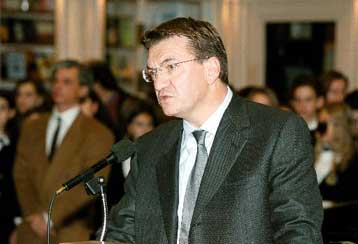 Κατάργηση των μετεγγραφών από ξένα πανεπιστήμια προανήγγειλε ο υπουργός Παιδείας